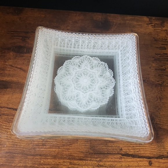 Set of 8 Vintage Glass Dishes - Picture 3 of 6